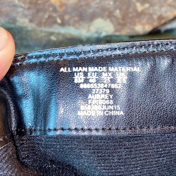 Brand (I ❤️ Comfort) heeled bootie. Size 8 - Picture 6 of 8